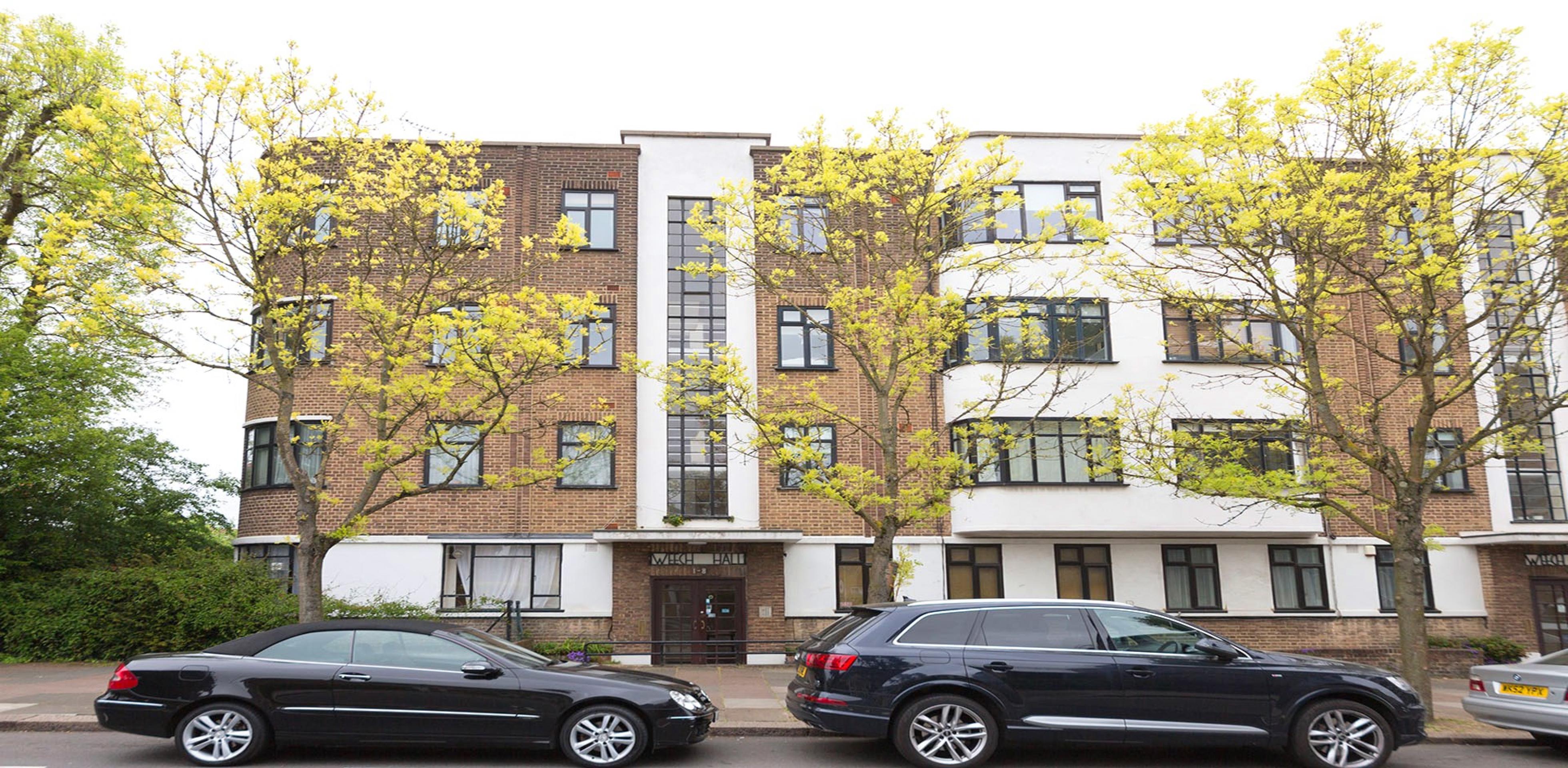 			3 Bedroom, 1 bath, 1 reception Flat			 Fortune Green Road, WEST HAMPSTEAD NW6